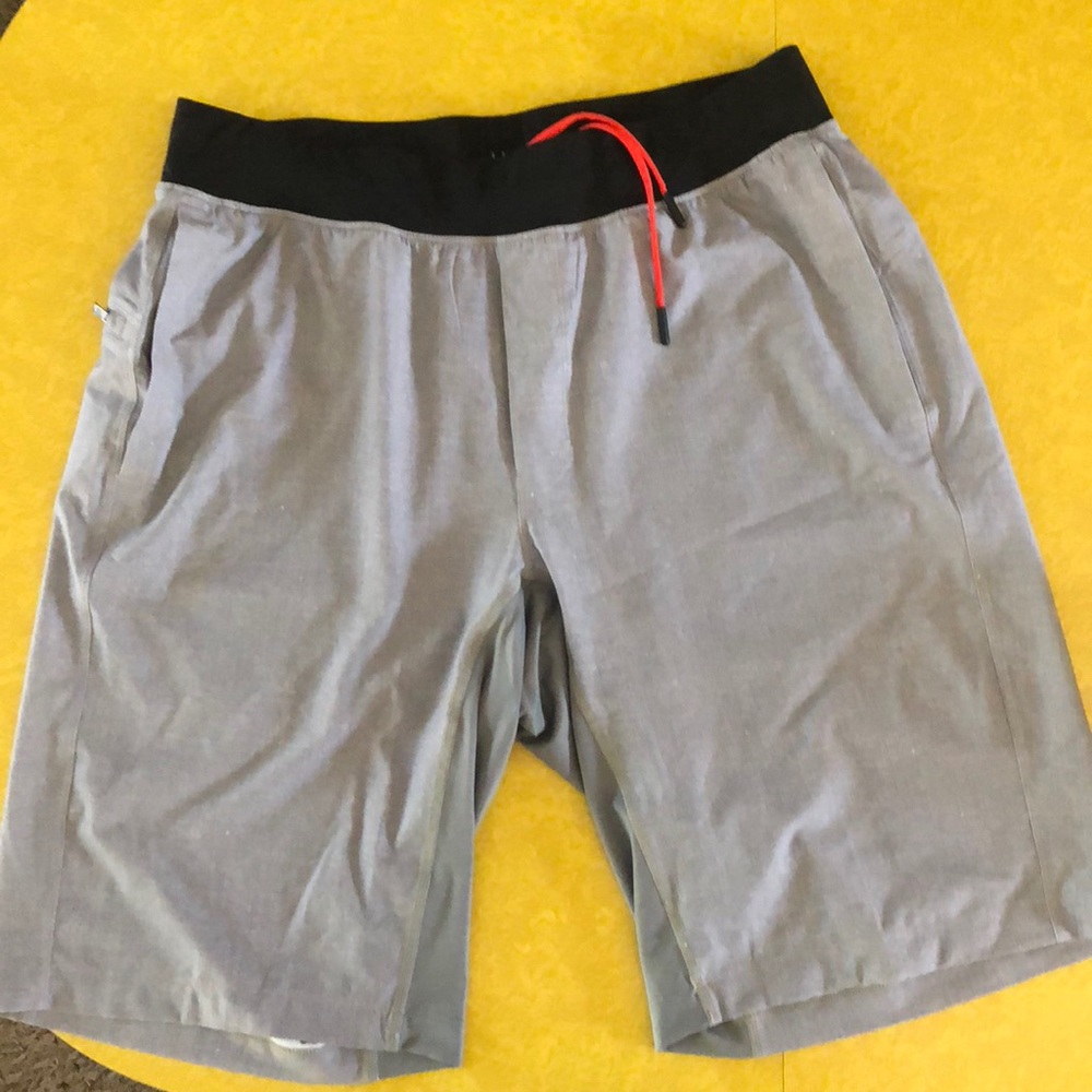 Lululemon men’s workout shorts sz large
